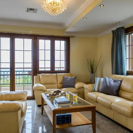 Olympus Pantheon Luxury ヴィラ レプトカリヤ